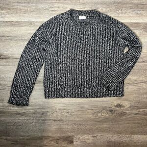 Universal Thread Women’s Black‎ and White Knit Crewneck Sweater
